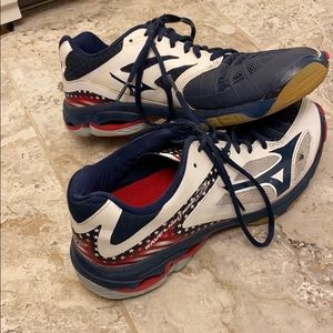 WOMEN’S MIZUNO WAVE LIGHTNING Z3 VOLLEYBALL SHOES